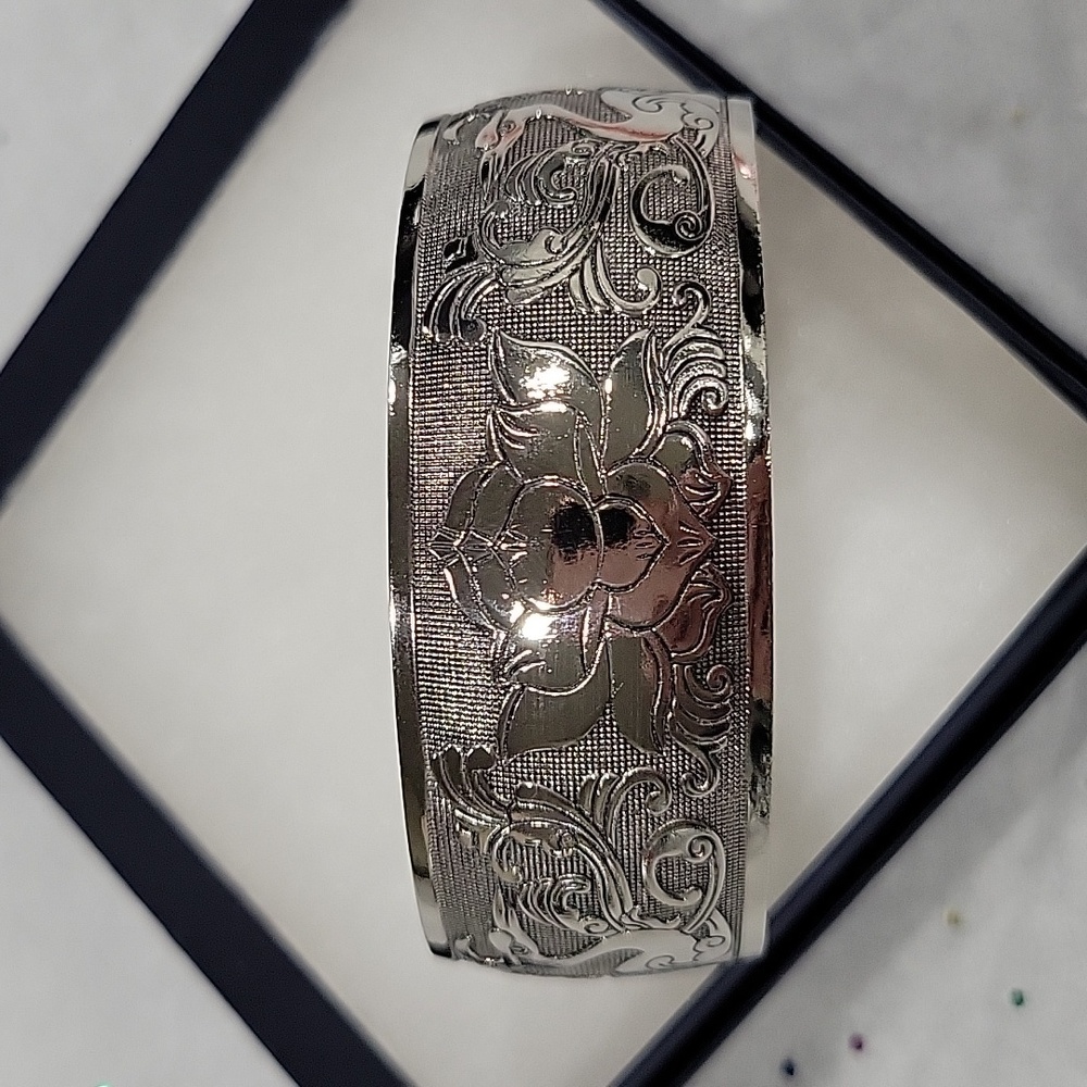 Cuff bracelet